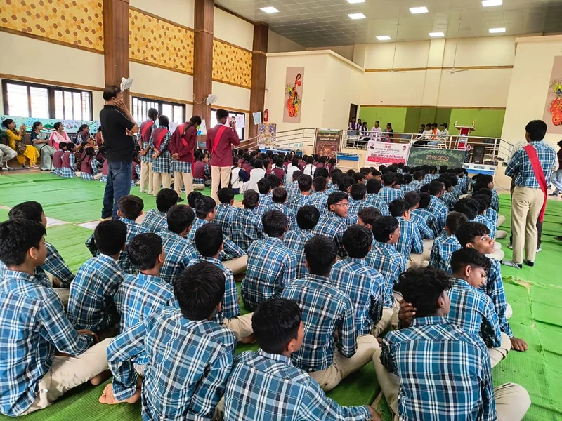 सेवा संकल्प अभियान में ‘अनकही कहानियों’ का भव्य नाट्य मंचन