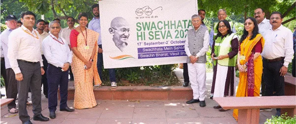 आयुष मंत्रालय ने आयुष भवन में सफाई अभियान के साथ "स्वच्छता ही सेवा" कार्यक्रम मनाया